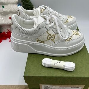 Gucci women’s GG sneakers in white leather with gold lame GG embroidery sz 36